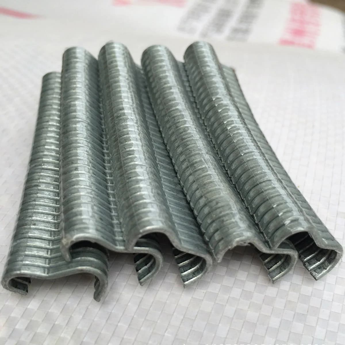 Плоскогубцы для колец hog ring + 600 шт. стальных клипс